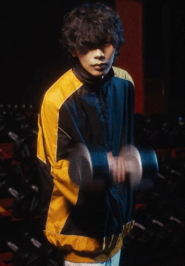 米津玄師着用 BALENCIAGA トラックジャケット KICKBACK