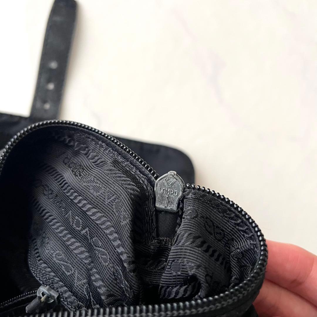 プラダ メッセンジャー ショルダーバッグ ブラック 三角プレート レザー 白タグ