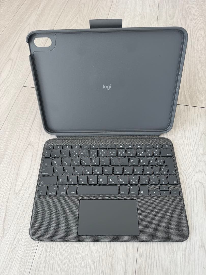 iPad (第10世代) Wi-Fi 64GB + Combo Touch