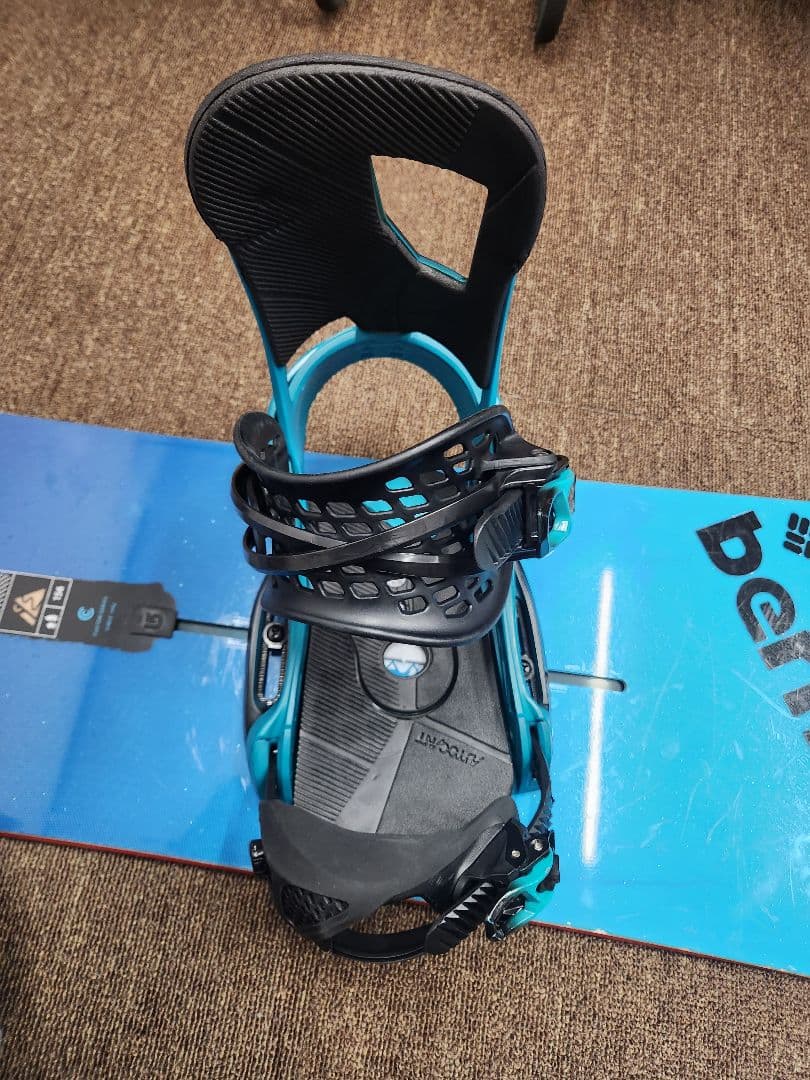 Red Bull Columbia bern スノーボード　153㎝