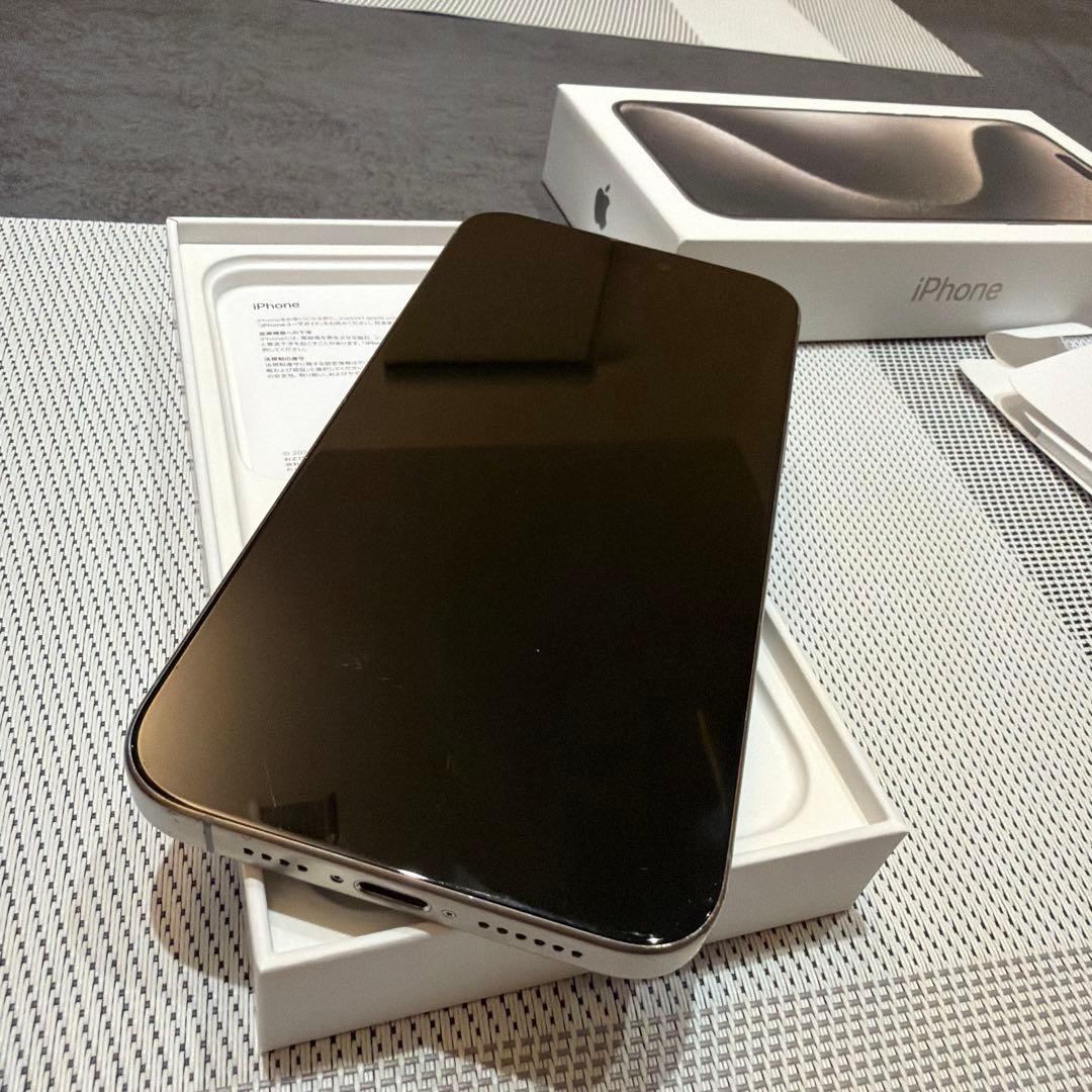iPhone 15 Pro Max 本体 ナチュラルチタニウム　充電ケーブル付き