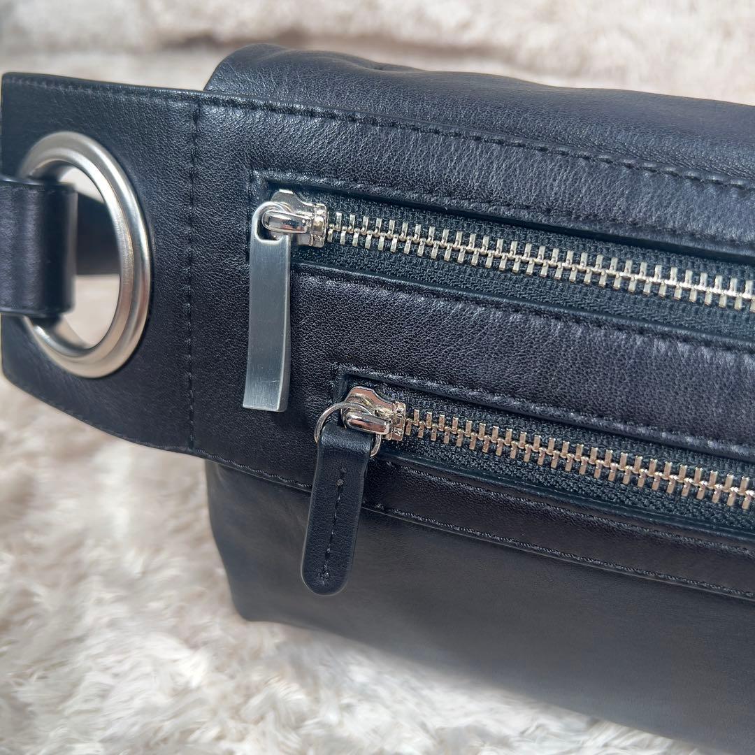 美品 カワカワ hatome ハトメ　ボディバッグ レザー ブラック