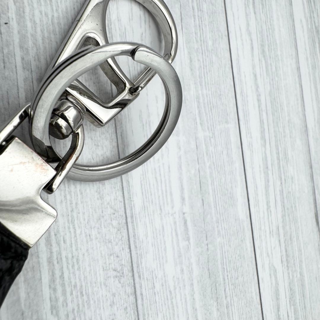 【極美品】プラダ キーリング キーホルダー 三角ロゴ サフィアーノレザー 黒