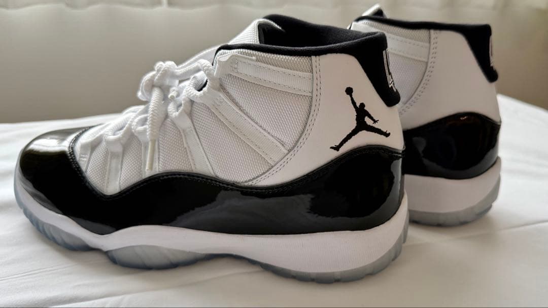 Air Jordan 11 ホワイト/ブラック