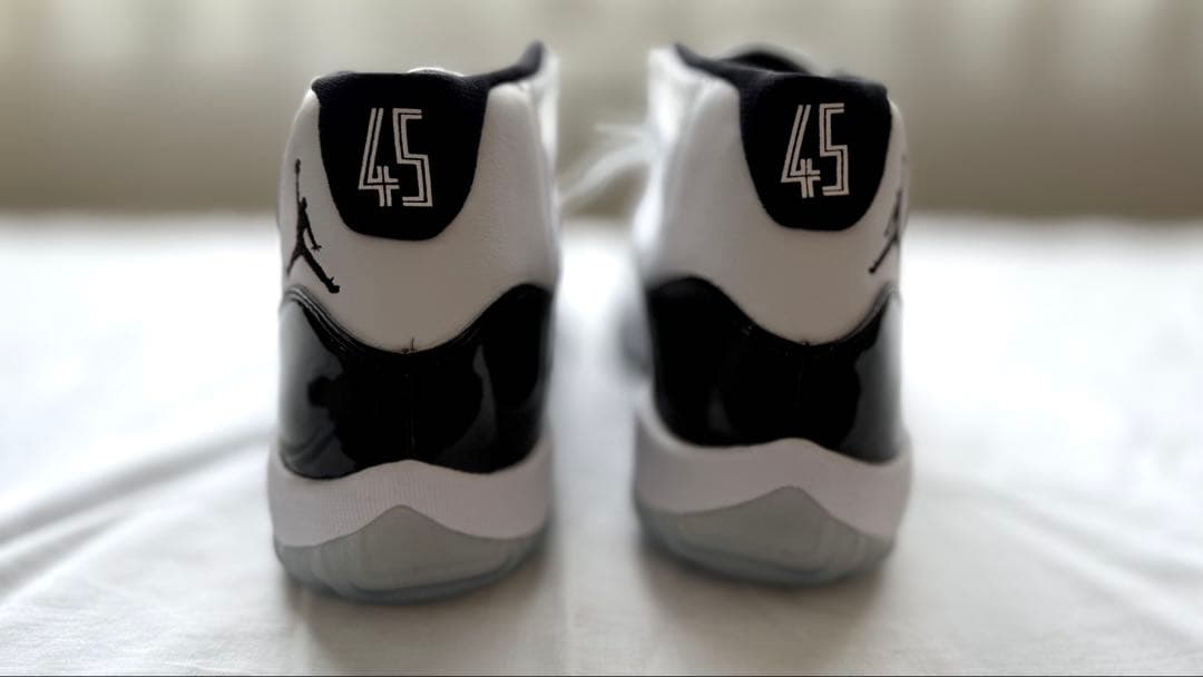 Air Jordan 11 ホワイト/ブラック