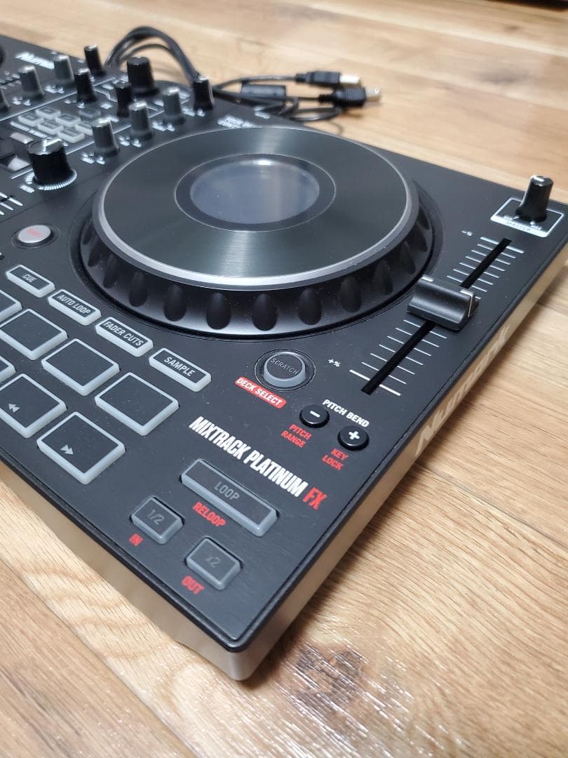 Numark Mixtrack Platinum FX DJコントローラー