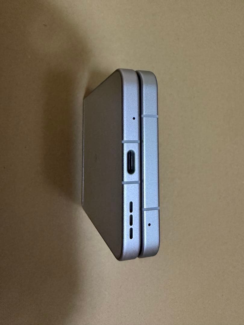 Libero Flip スマートフォン 128gb ゴールド ヒンジ欠けあり