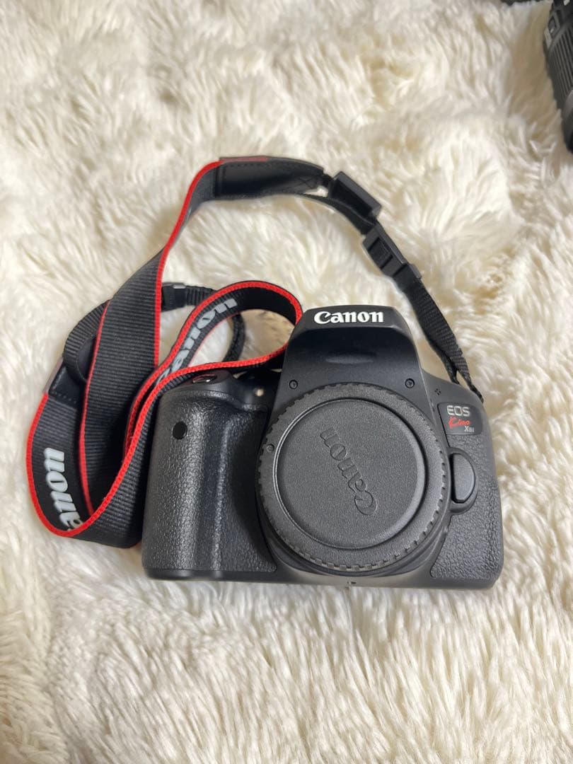 EOS Kiss X8i ダブルズームキット デジタル一眼レフカメラセット