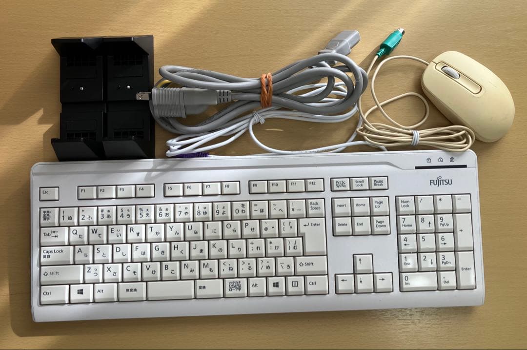 富士通 2018年製 Xeon SSD 500GB メモリ16GB DVDドラ