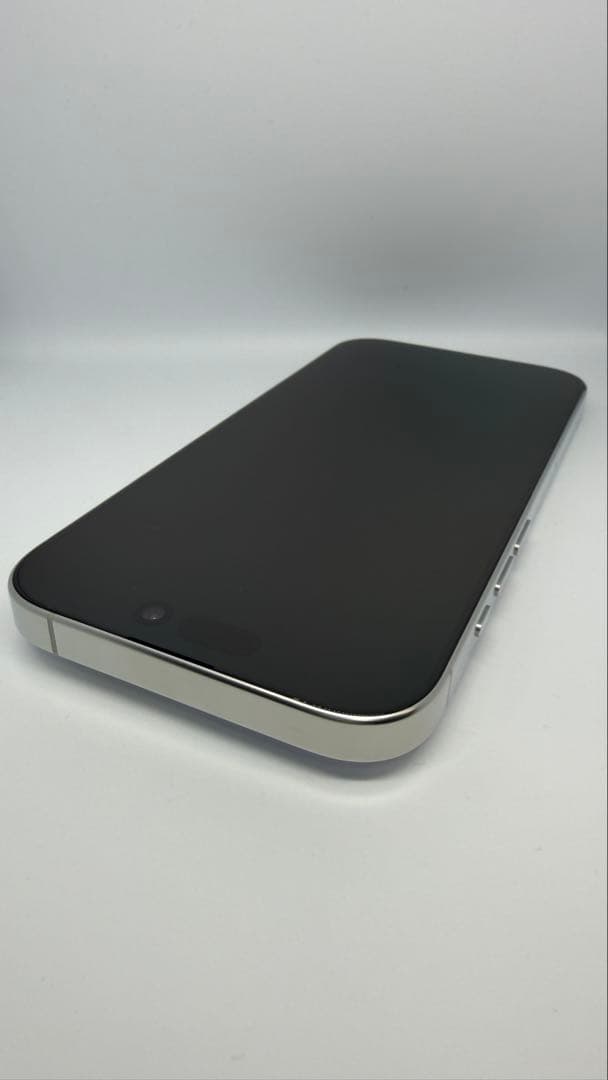 Apple iPhone 16 Pro 256GB ホワイトチタニウム　極美品