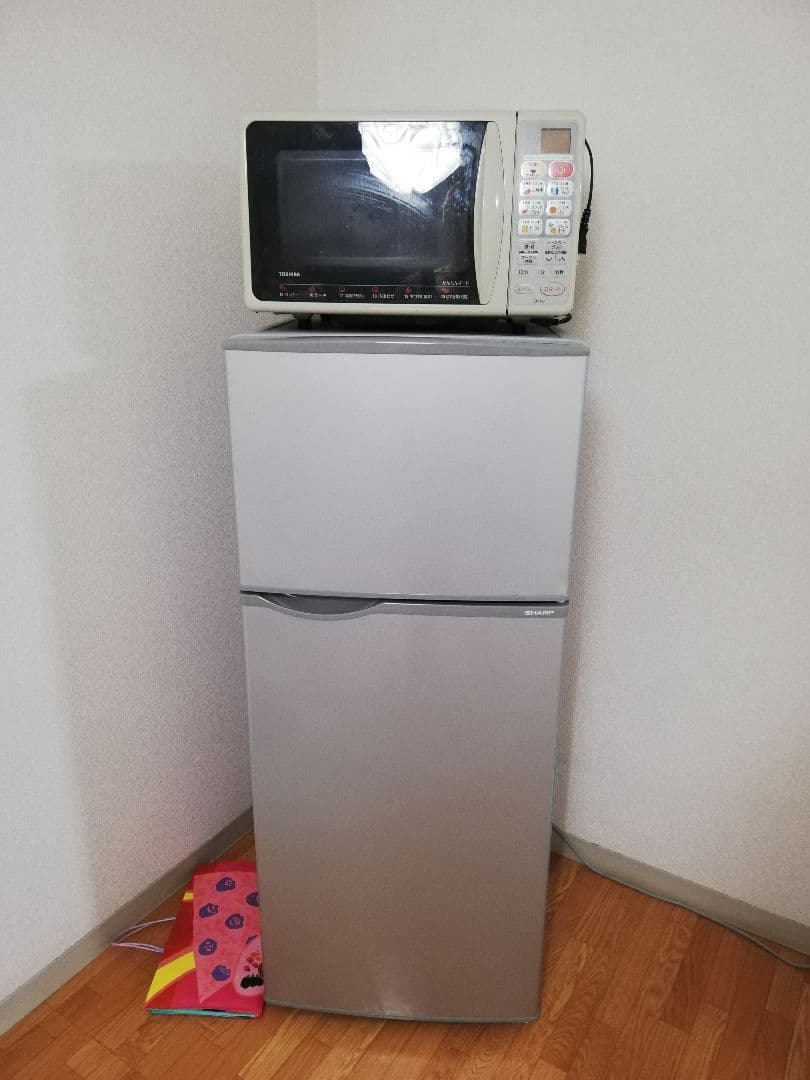 冷蔵庫、電子レンジ、テフル、はかり、ガスコンロ