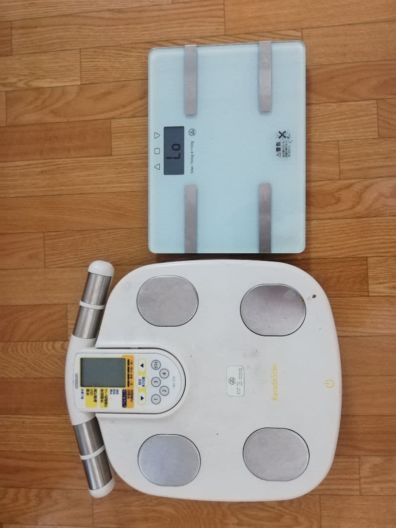 冷蔵庫、電子レンジ、テフル、はかり、ガスコンロ