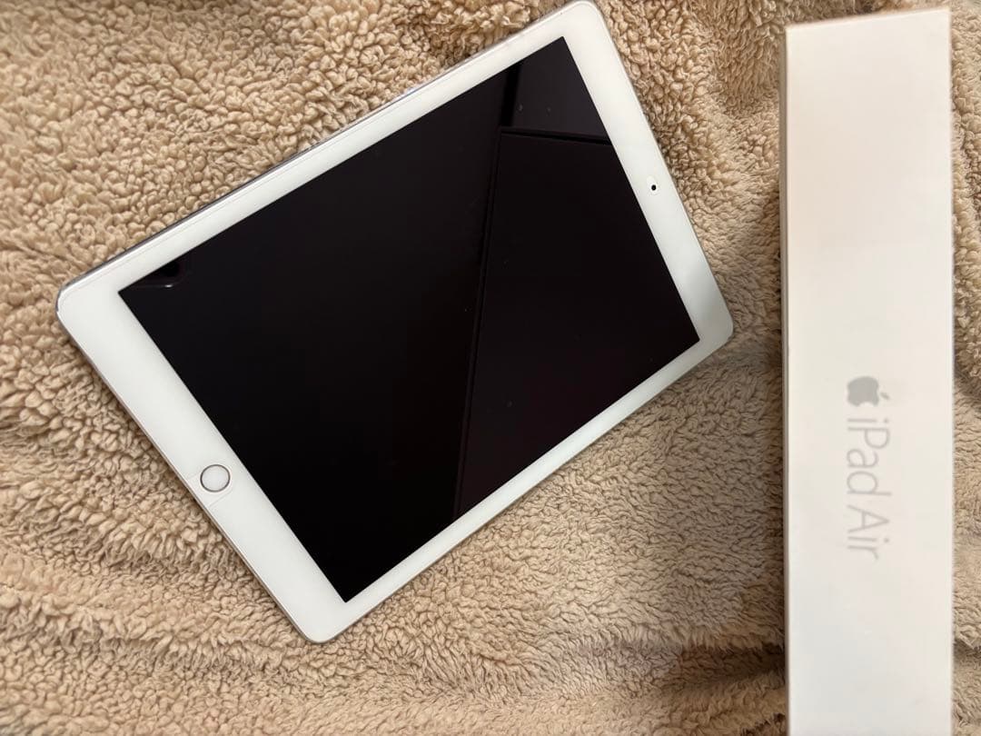 Apple iPad Air 本体 シルバー 箱付き