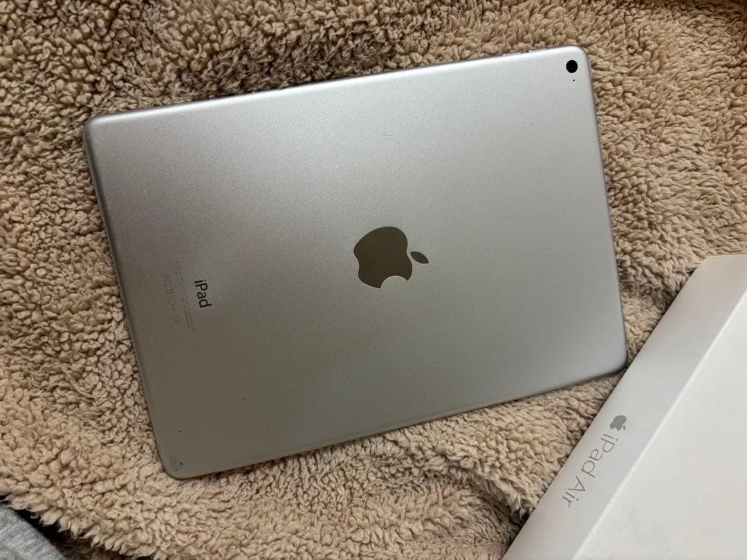 Apple iPad Air 本体 シルバー 箱付き