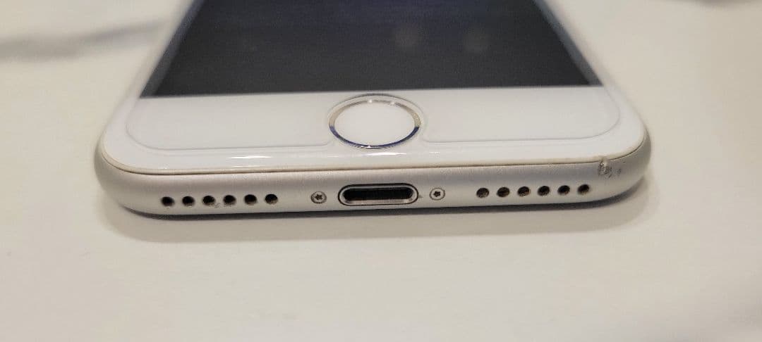 Apple iPhone 8 シルバー 本体 SIMフリー 美品