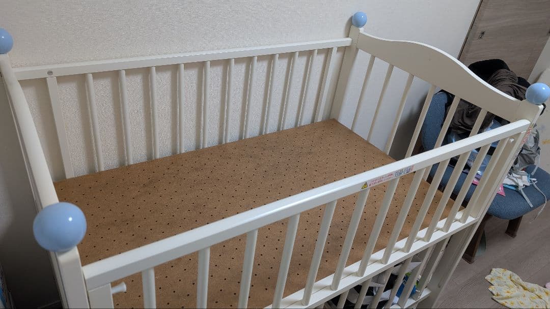 //断捨離中//ホワイト木製ベビーベッド　安全ロック付き（ランデブー）