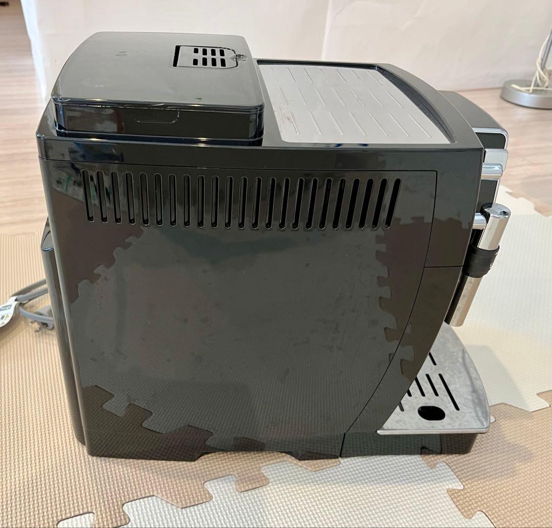 デロンギ　エスプレッソマシンMagnifica S