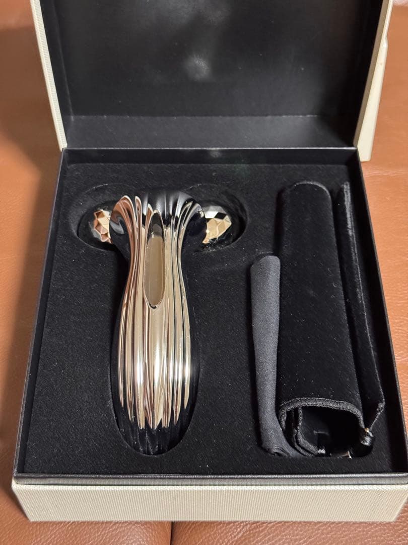 ReFa 美顔ローラー シルバー 専用ポーチ付き