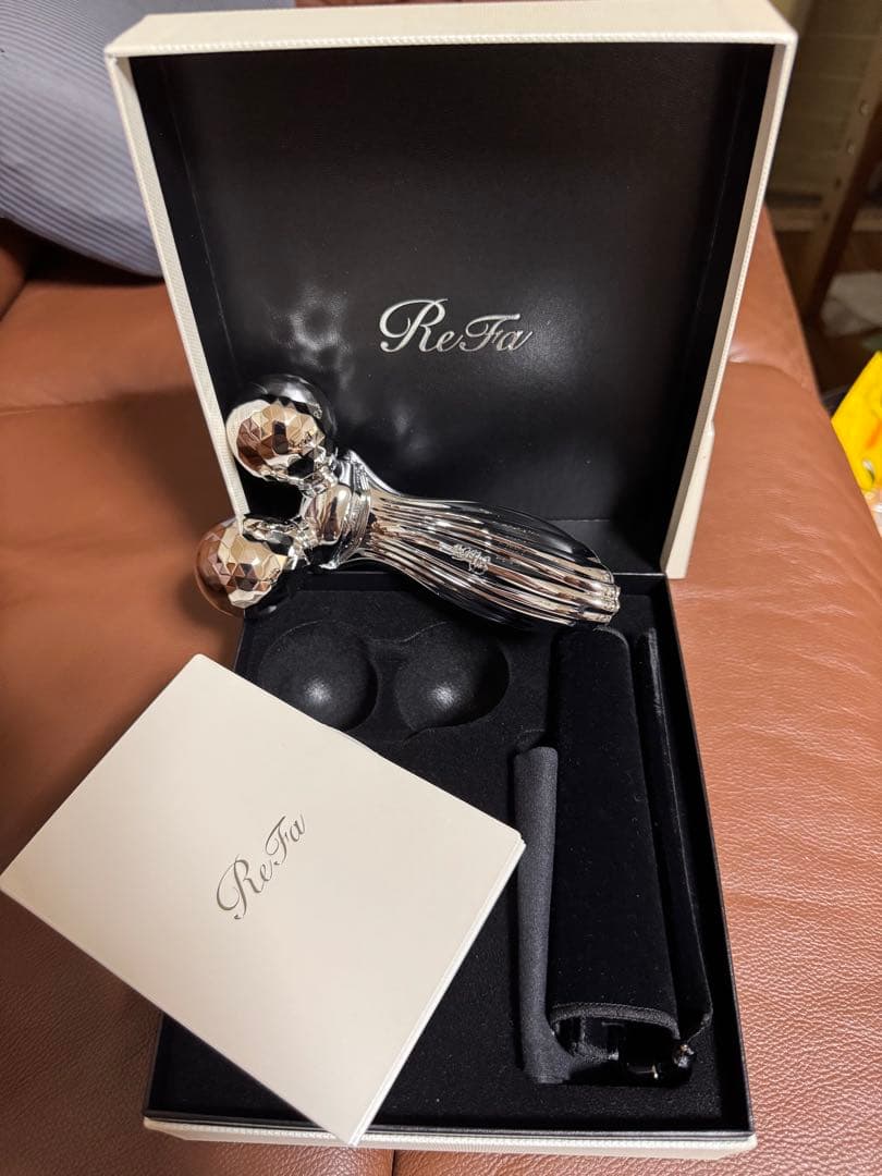 ReFa 美顔ローラー シルバー 専用ポーチ付き