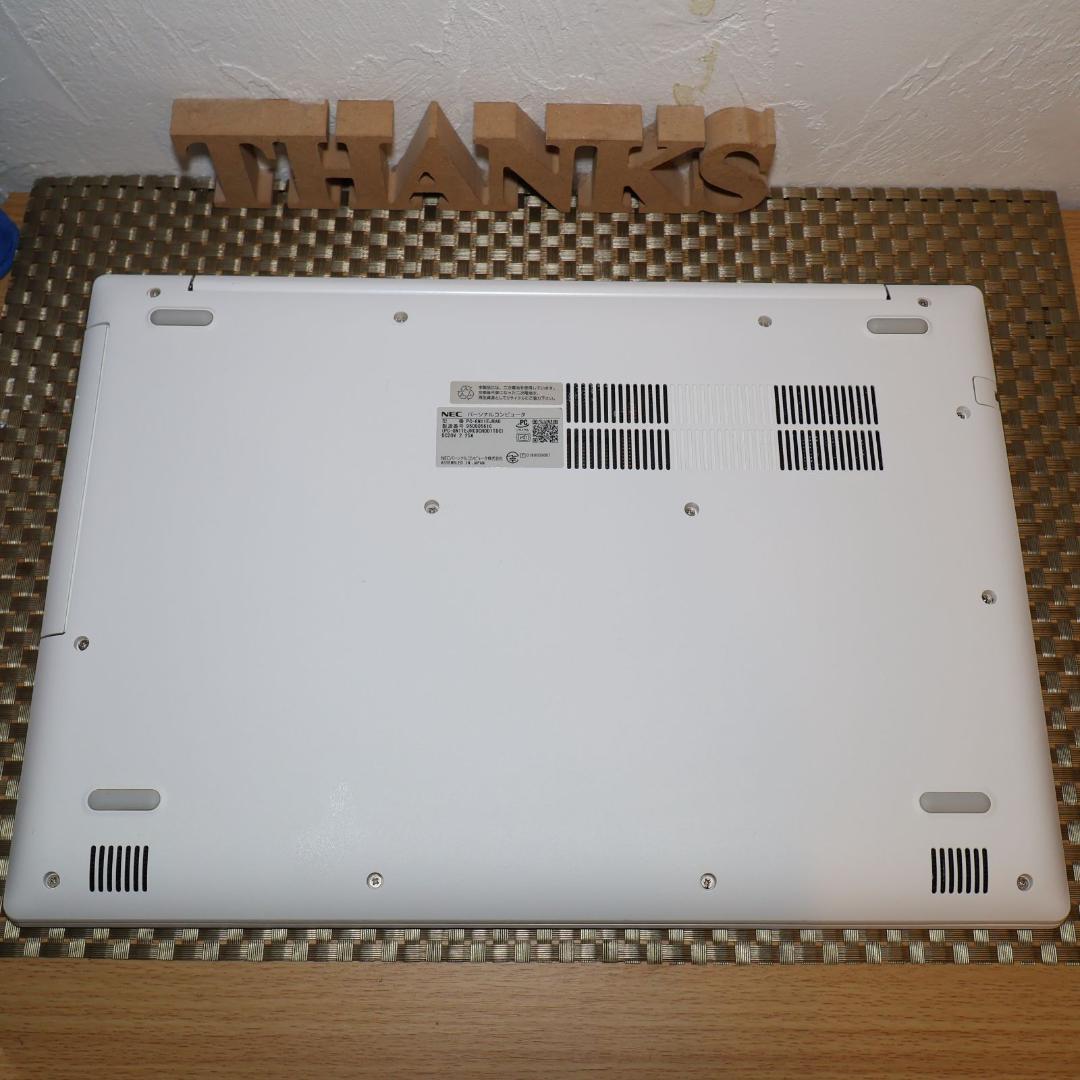 お手軽！Win11人気白！8世代CPU/メ8/高速SSD/無線/HDMI/カメラ