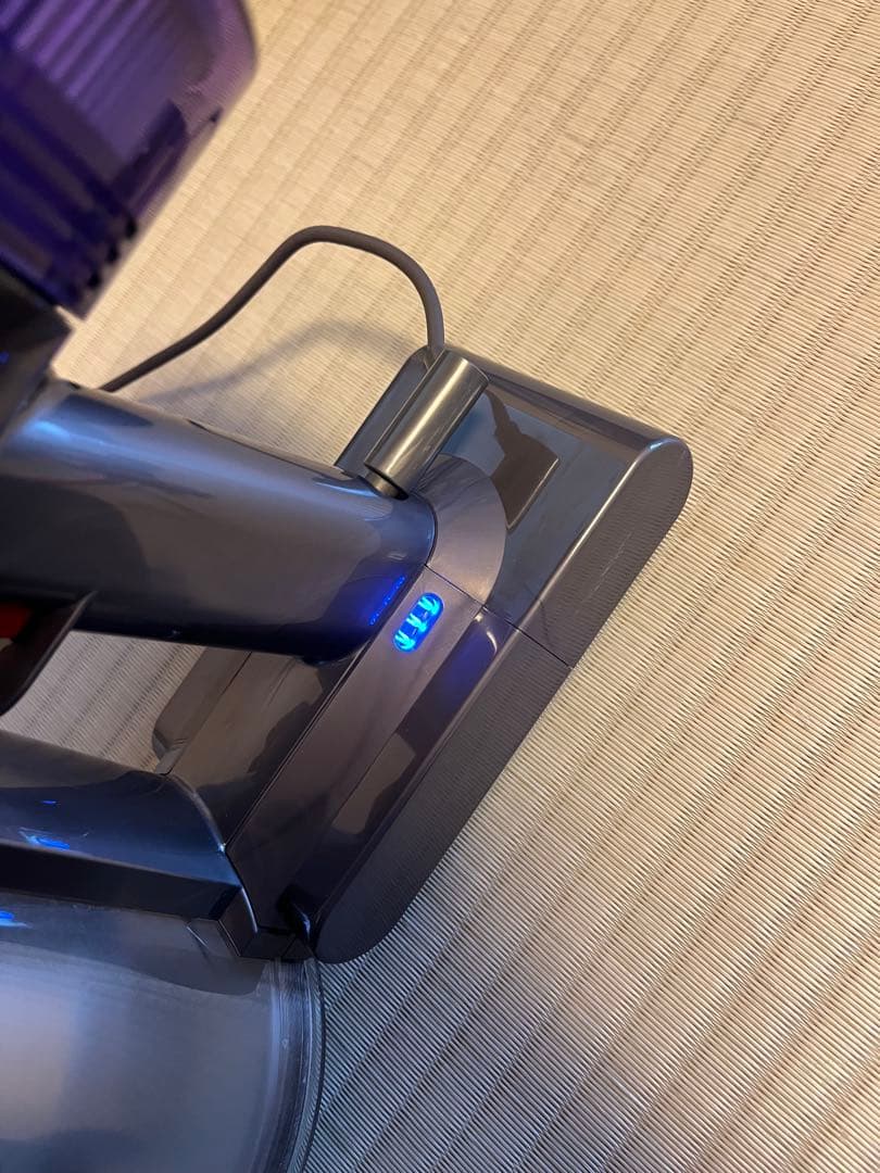 Dyson V8 Slim Fluffy Extraダイソン　掃除機SV10K