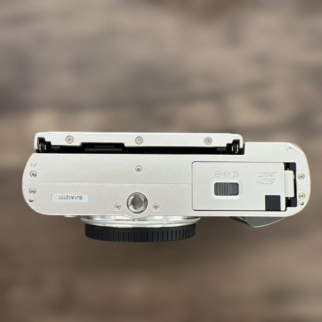 261189OLYMPUS ミラーレス一眼 PEN E-PL9 ボディー