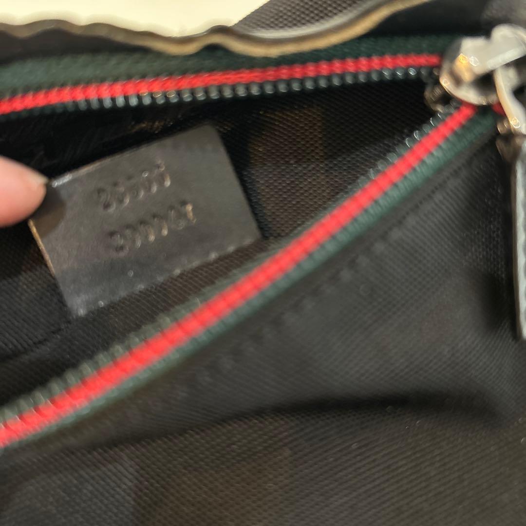 GUCCI グッチ ブラック ボディバッグ