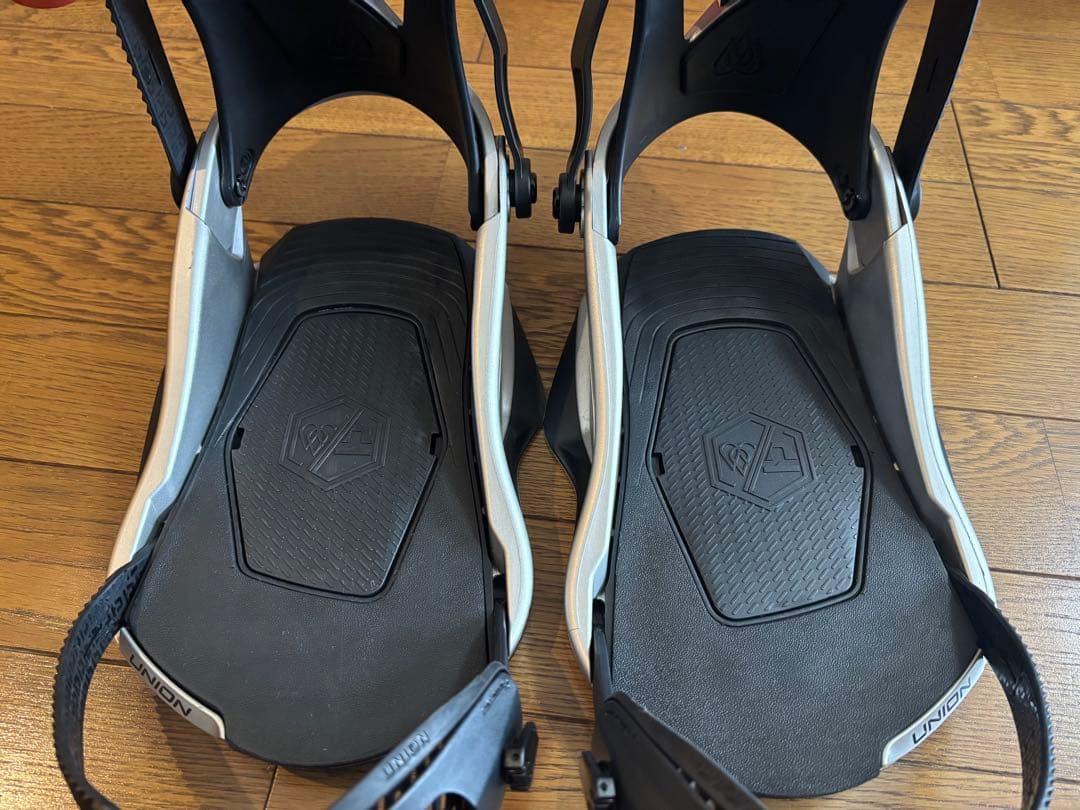 【おふとんとん】24-25 UNION FALCOR シルバー サイズM