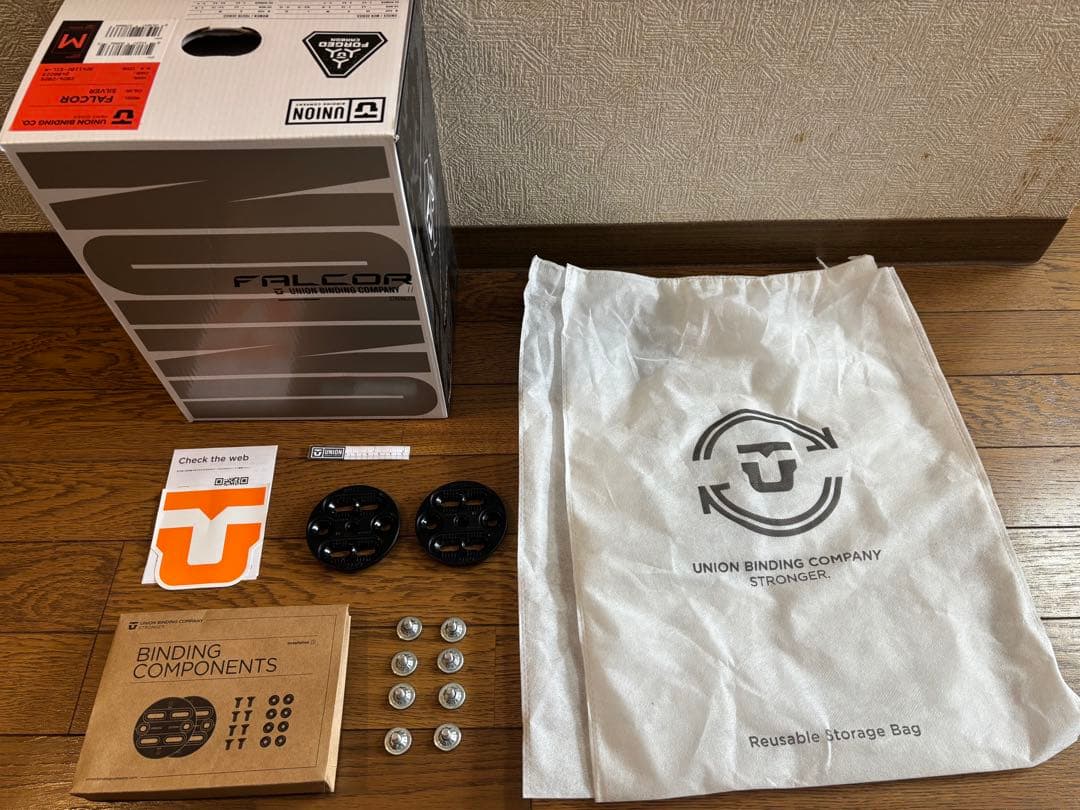 【おふとんとん】24-25 UNION FALCOR シルバー サイズM