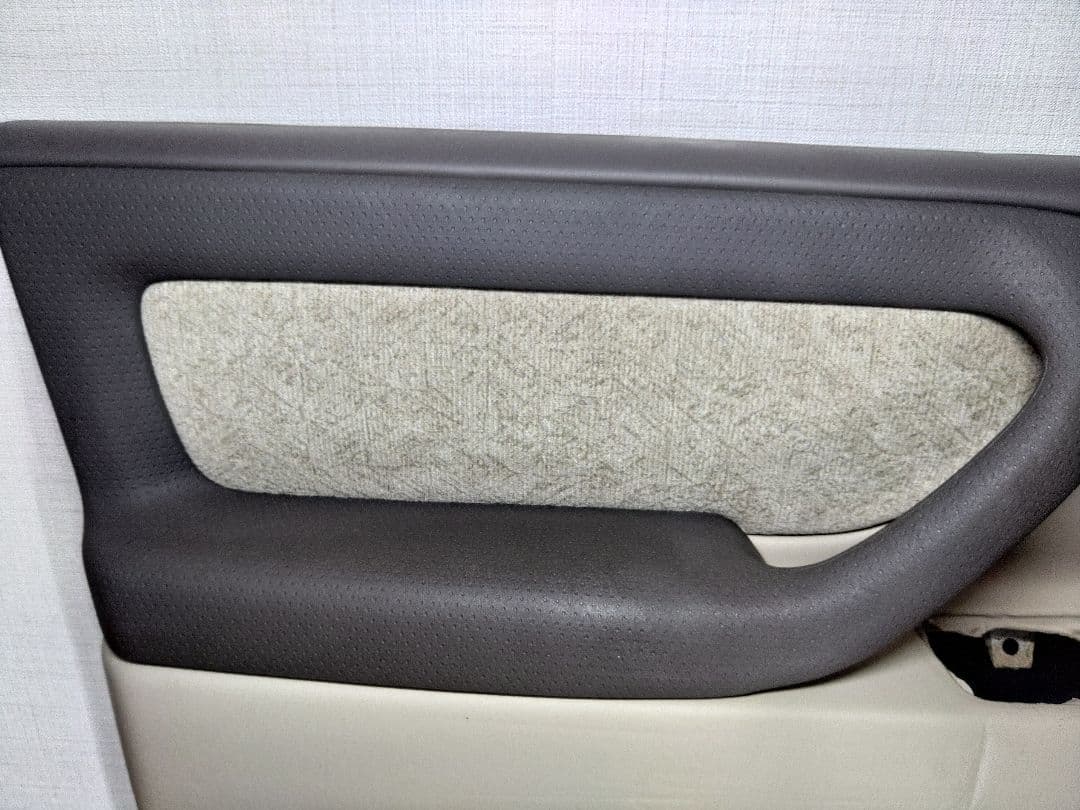 ランドクルーザー100中期型ドアトリムパネル4枚セット　ランクル100