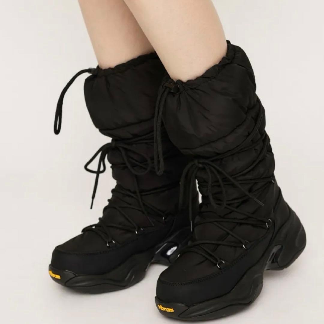 sly vibram パファーブーツ　黒ブーツ