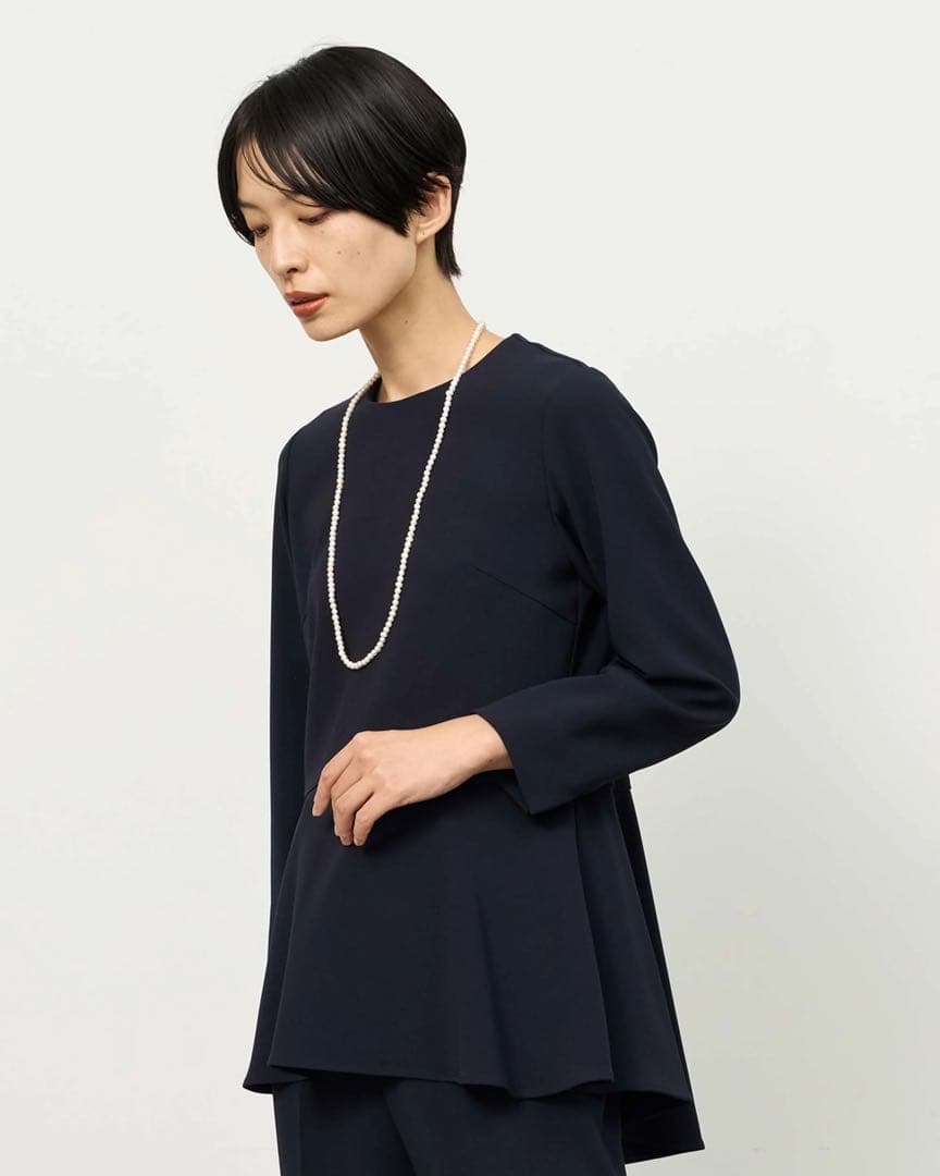 SOEJU ぺプラムトップス　ネイビー 長袖