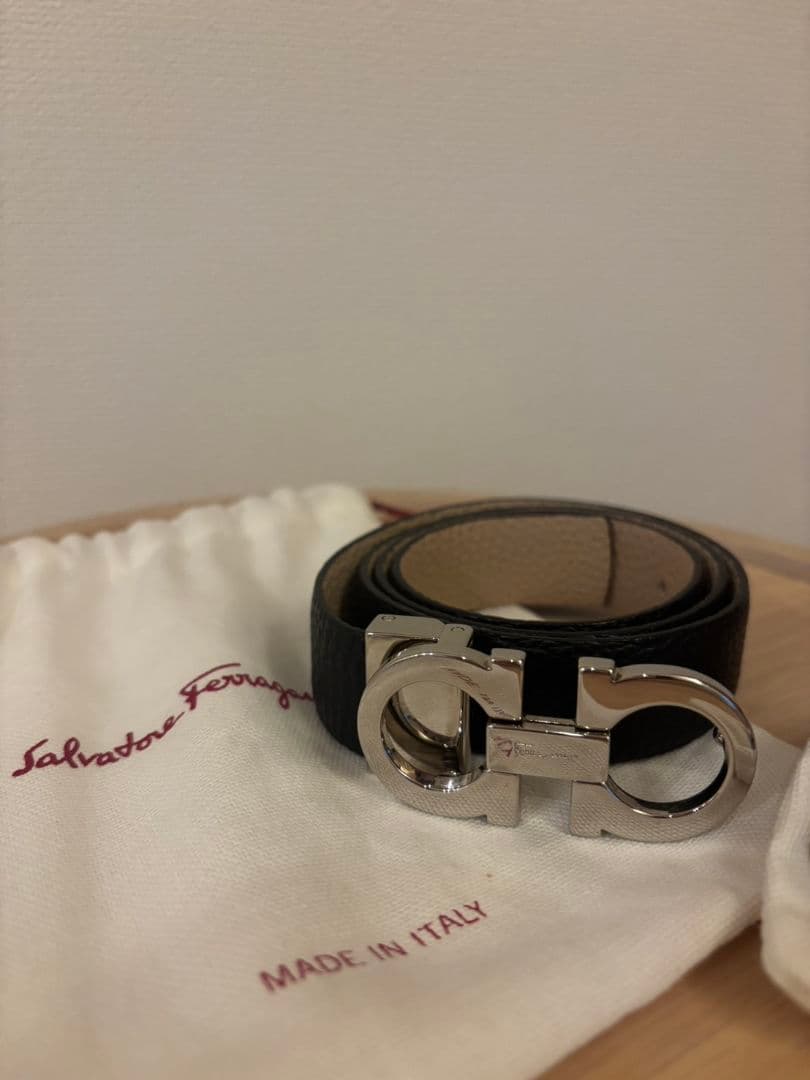 Salvatore Ferragamo ブラック レザーベルト ガンチーニ