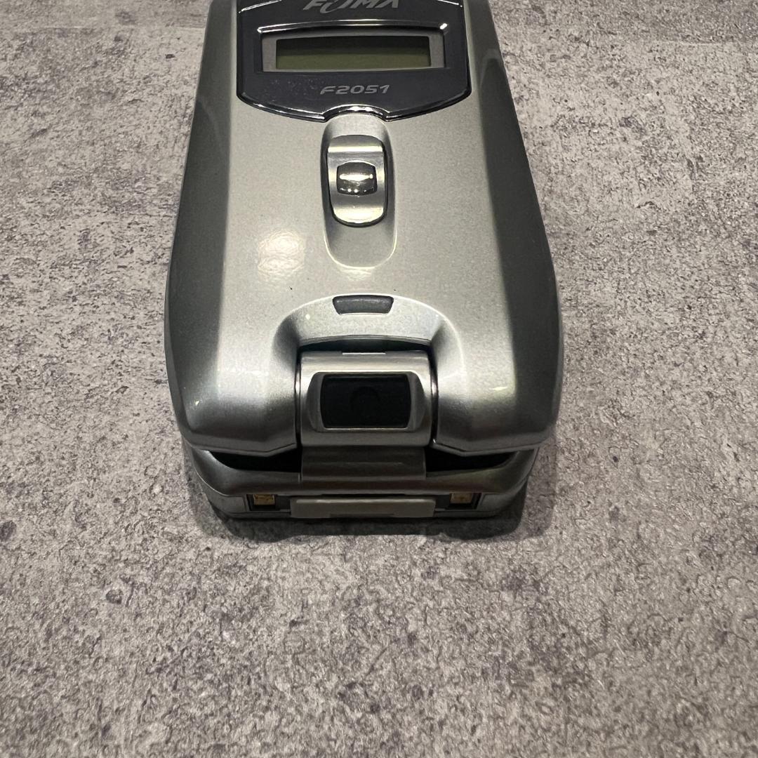 ドコモdocomoFOMAガラケーF2051シルバー未使用に近い付属品あり