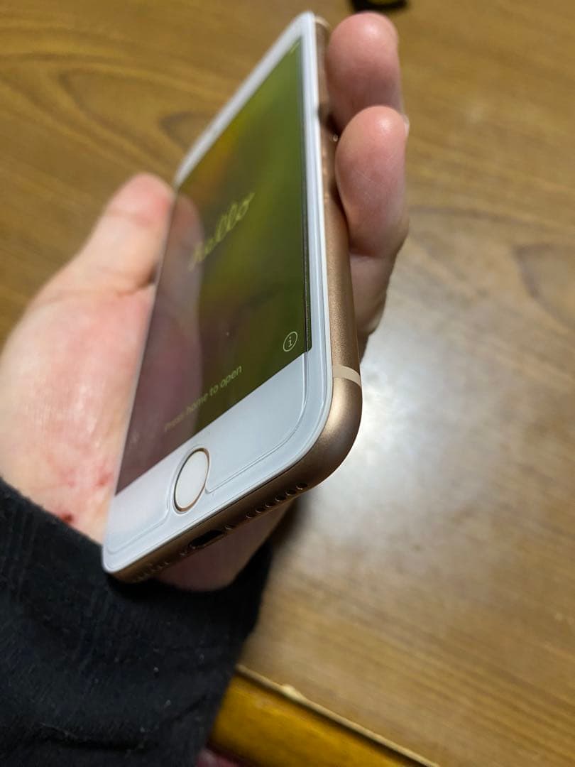 お*り様 Apple iPhone 8 64GB ゴールド　バッテリー交換済10
