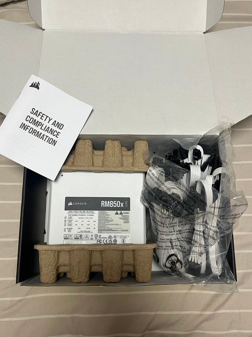 【新品未使用】Corsair RM850x SHIFT White 850W