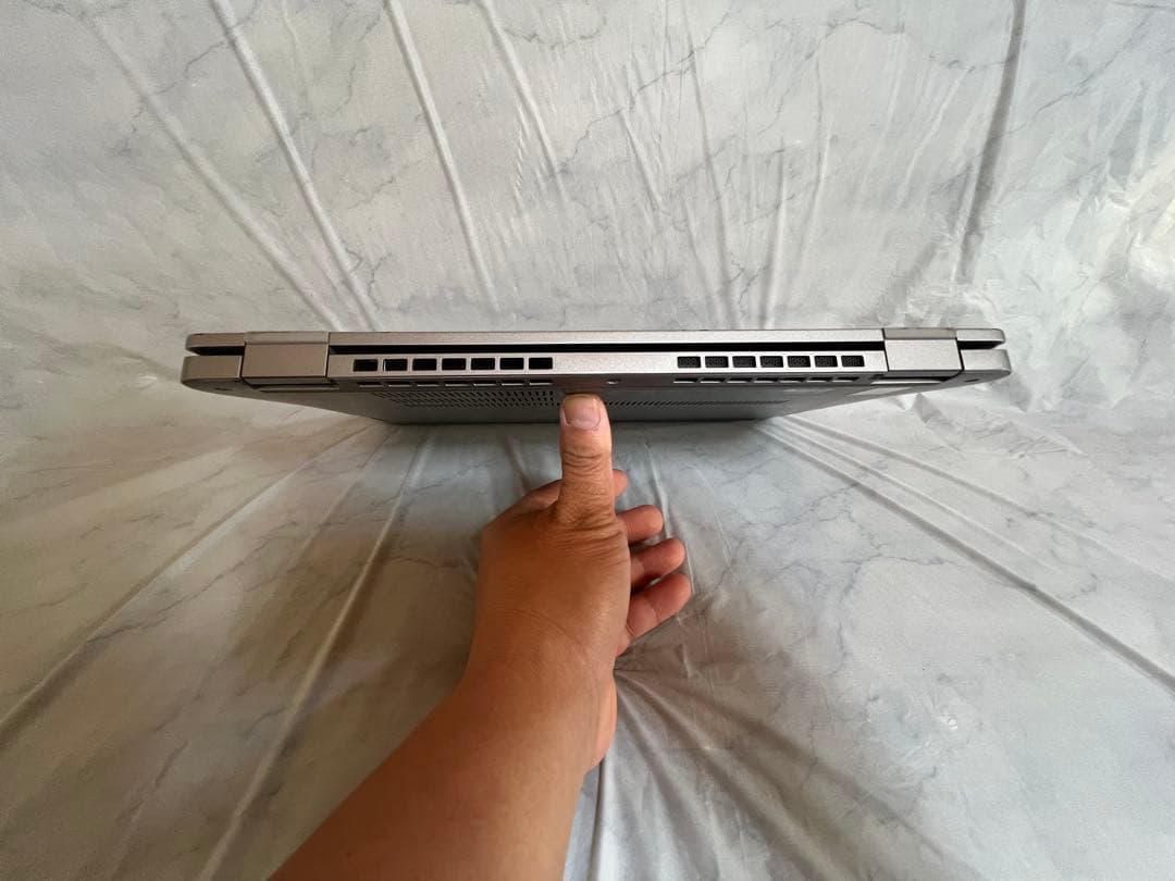 Dell Latitude 5330 i5 第12世代 16GB / 256GB