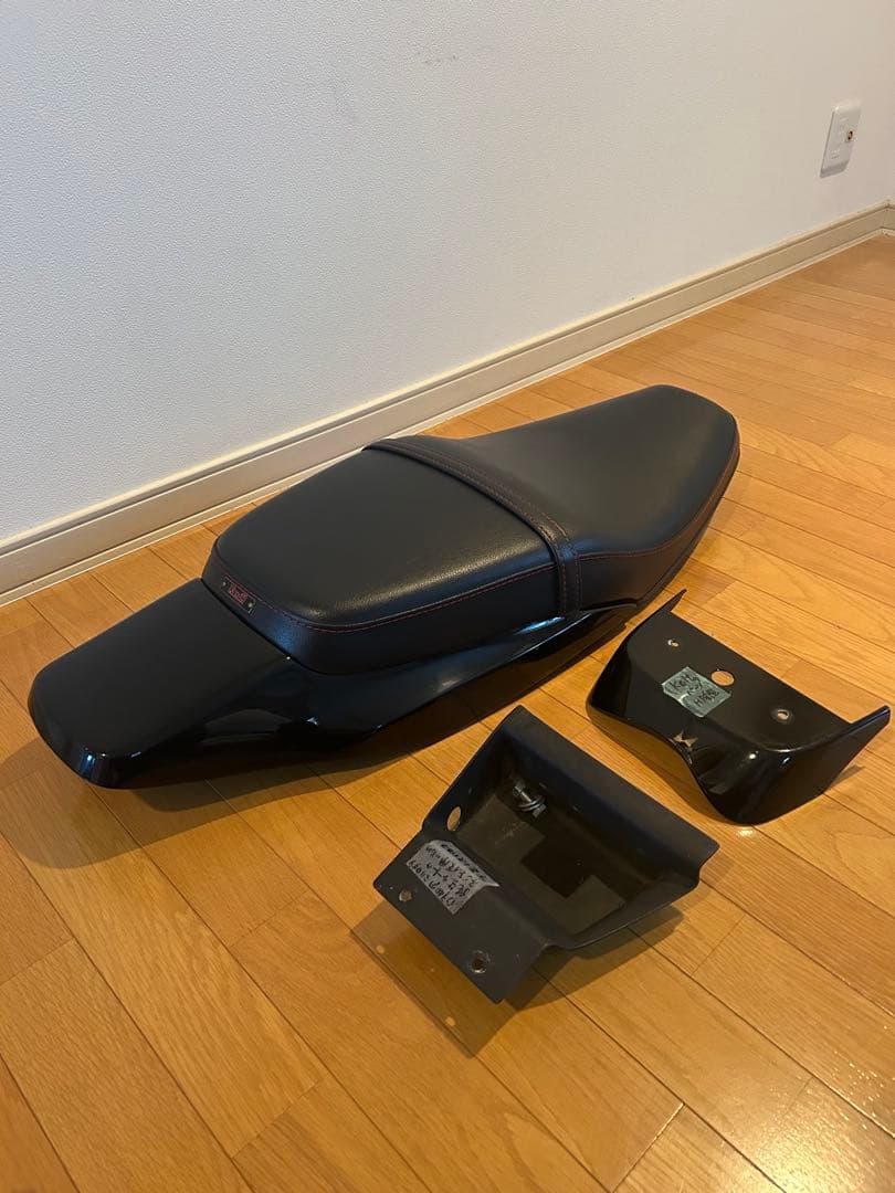 ハーレーXR1200用 K＆Hバイクシート 黒色 取り付けブラケット付き