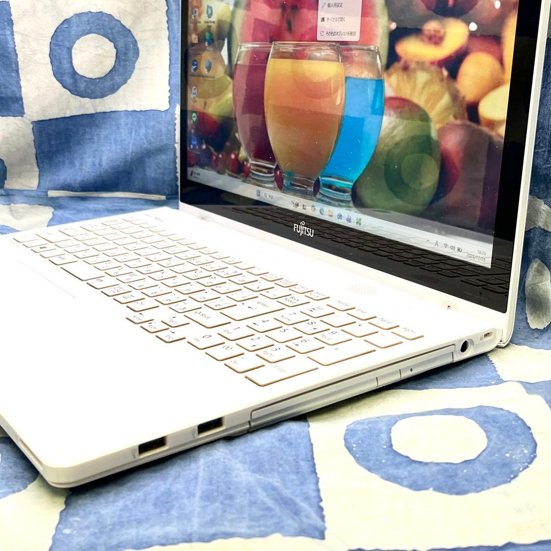 爆速SSD480GB☆i7☆人気白ノートパソコン♪ブルーレイ&カメラ！Win11