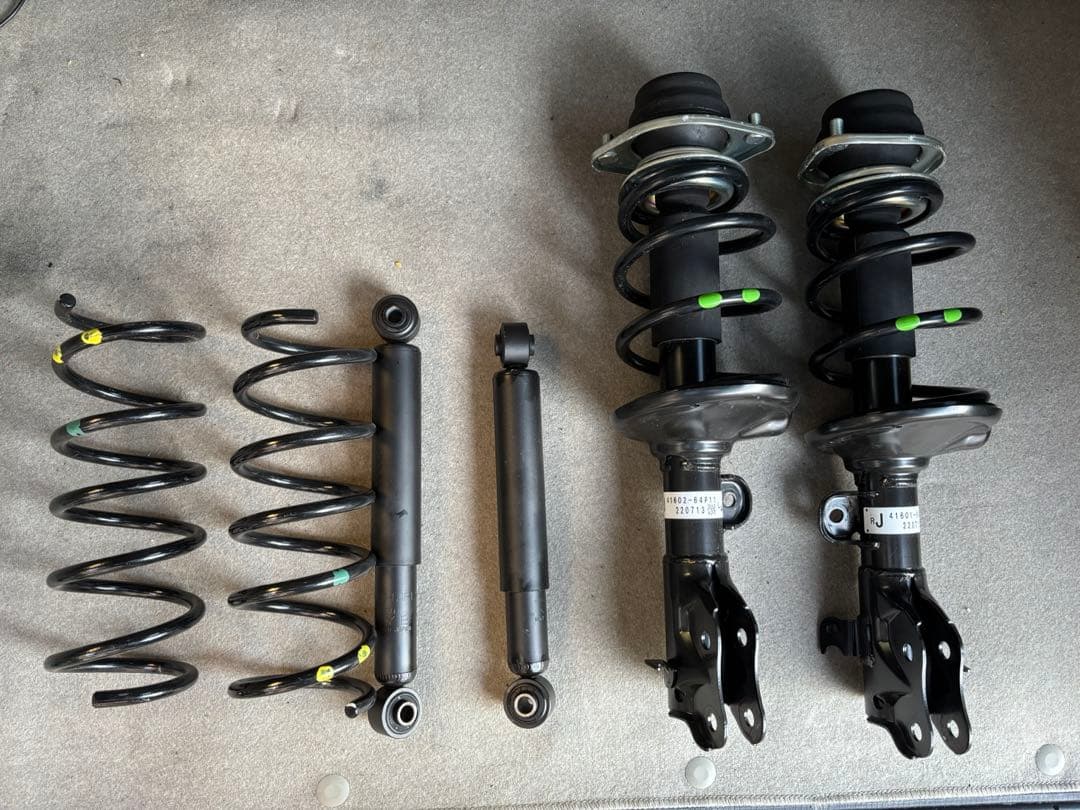 【美品】DA17W エブリイ ショックアブソーバー　スプリング　1台セット