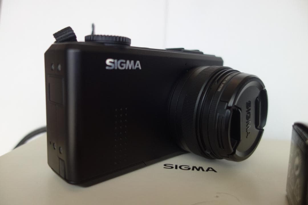 SIGMA DP2 Merrill　デジタルカメラ　元箱・ビューファインダー付