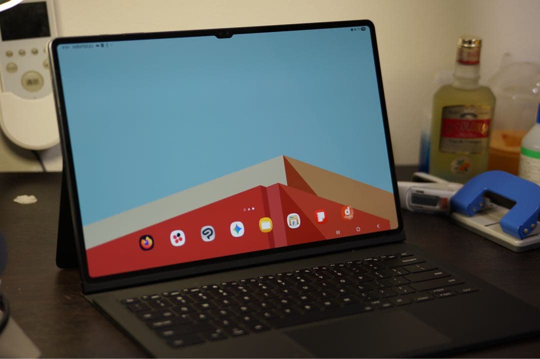 Galaxy Tab S8 Ultra本体 Sペン & 純正キーボードカバー付き