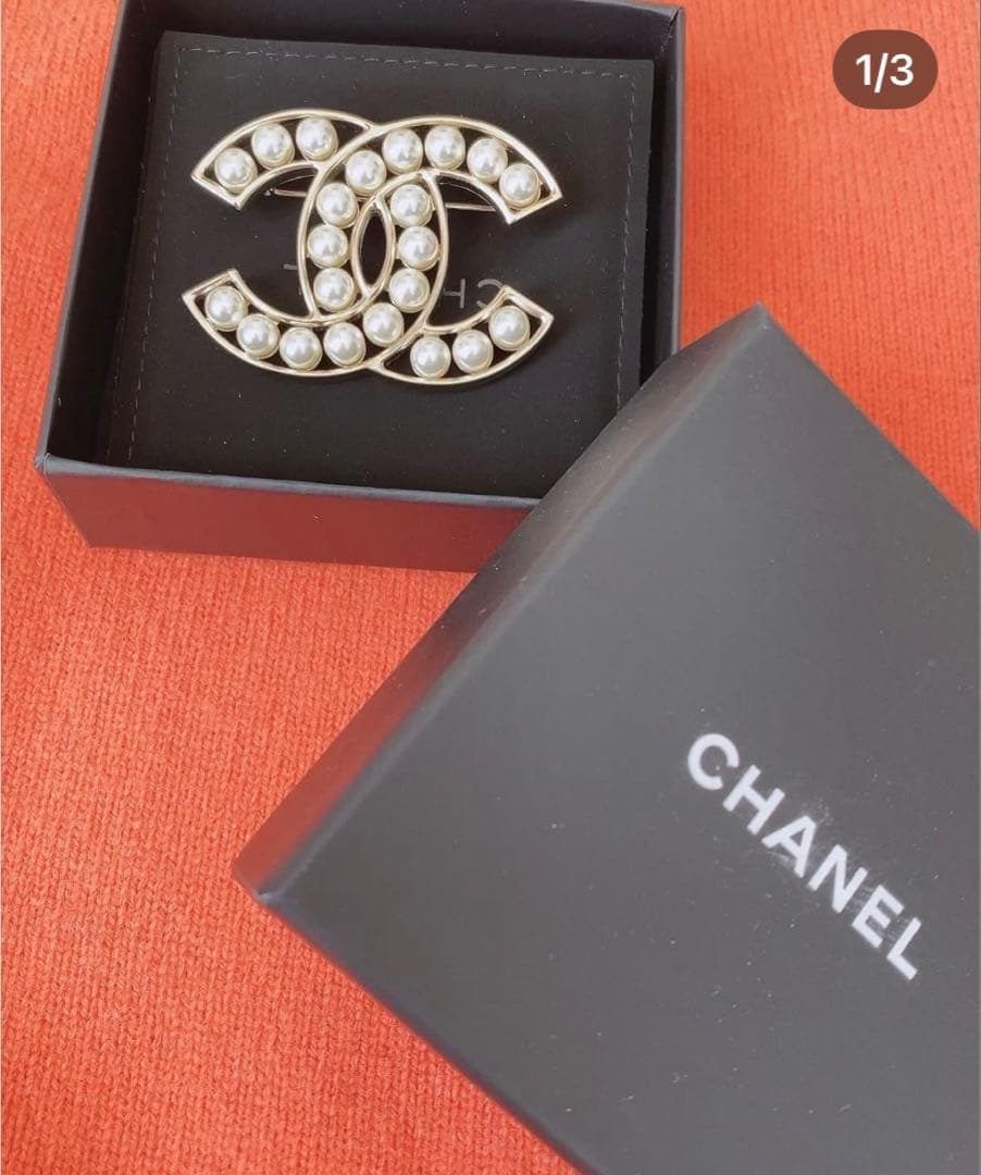 CHANEL パール付きロゴブローチ 箱付き