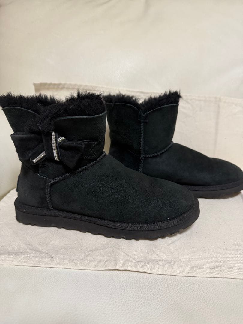 【試着のみ】UGG リボン ムートン ショートブーツ 黒 23cm