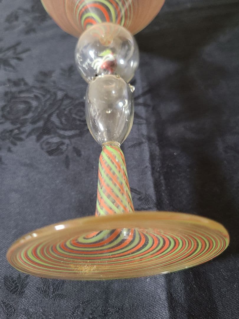 ビミニグラスワインまたはカクテルグラス赤のニワトリ