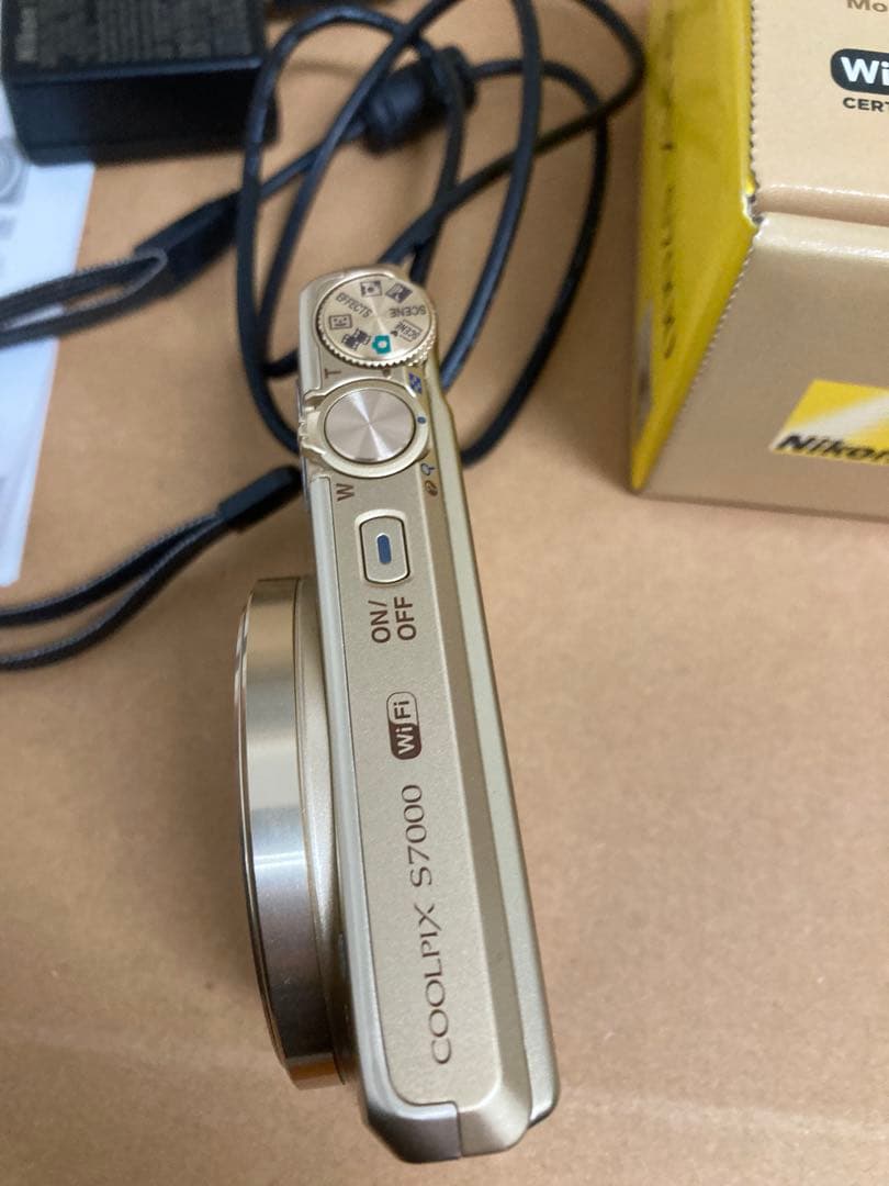 コンパクトデジタルカメラ　NIKON COOLPIX S7000 ゴールド