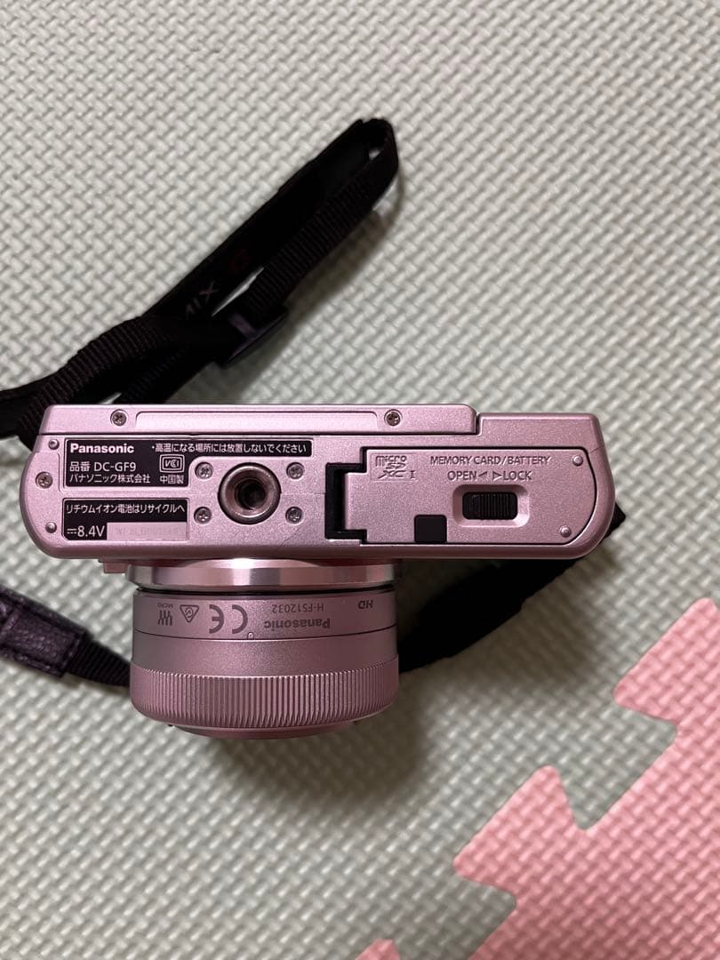 カメラ　Panasonic LUMIX DC-GF9W デジタル一眼レフ