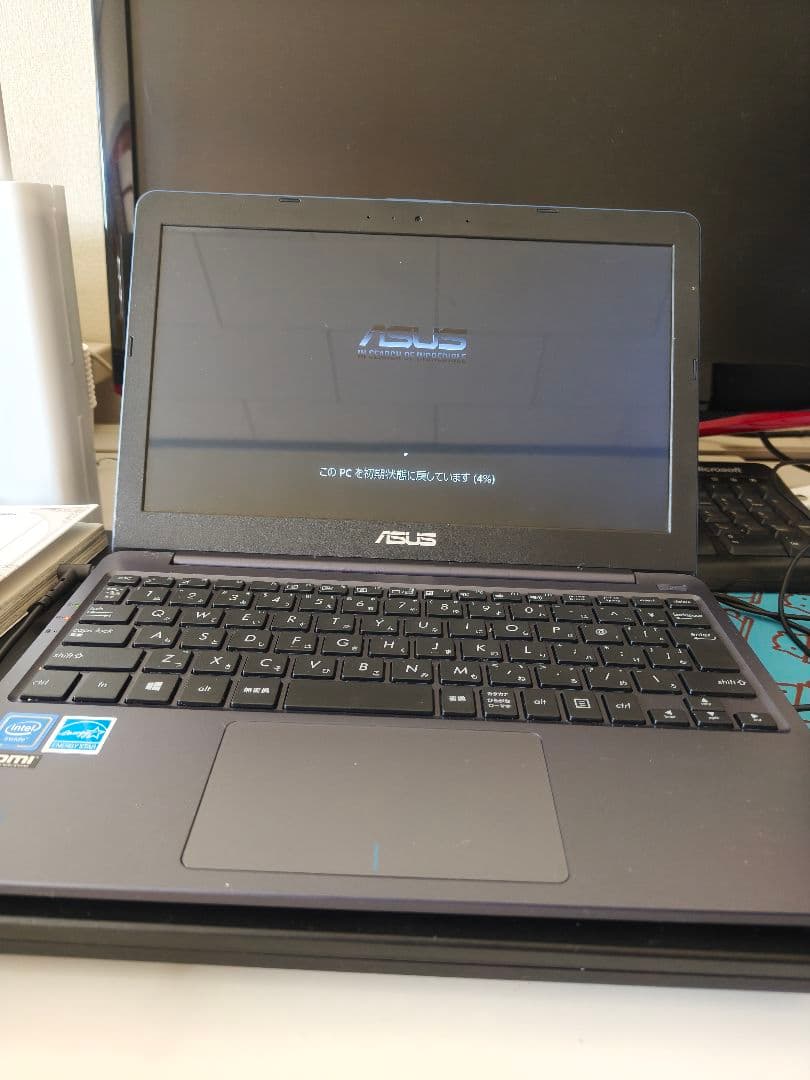 【美品】ASUS E203M-4000G ノートパソコン STAR GREY