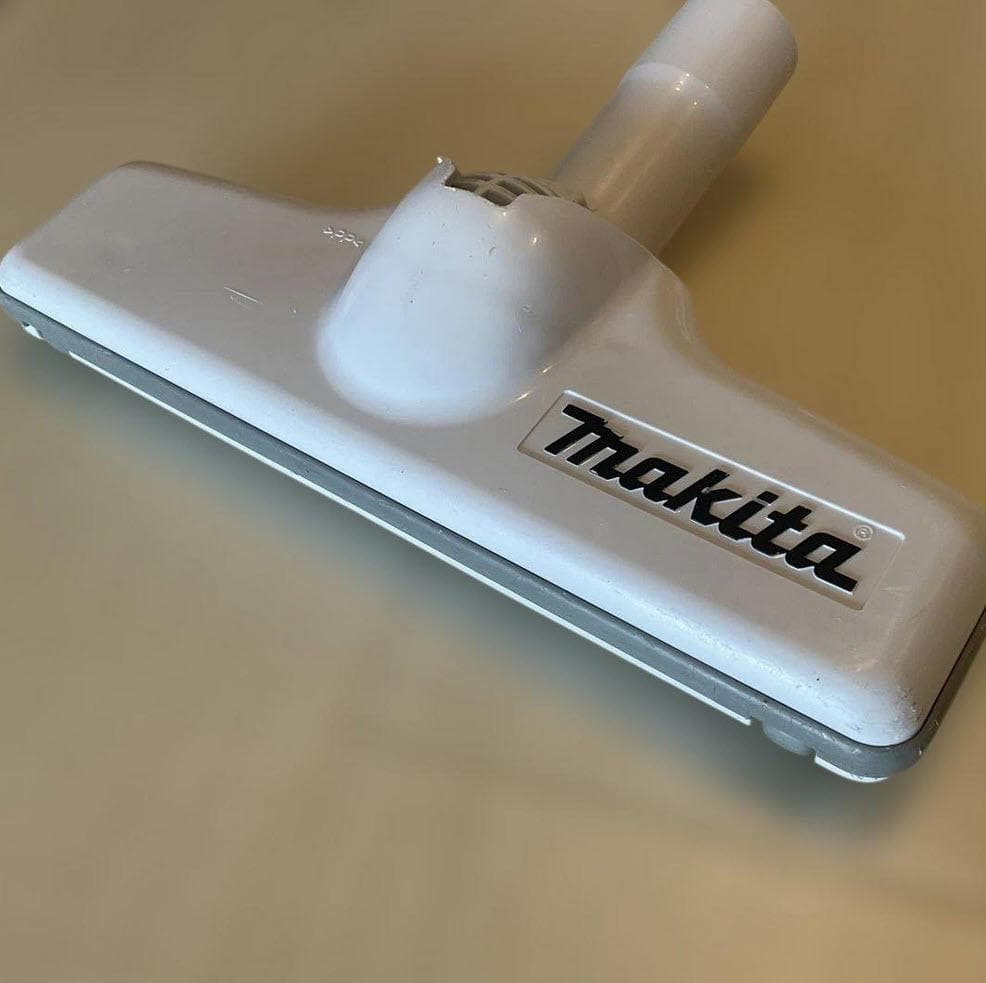 マキタ 充電式クリーナー CL106FD 充電器／バッテリー２個セット