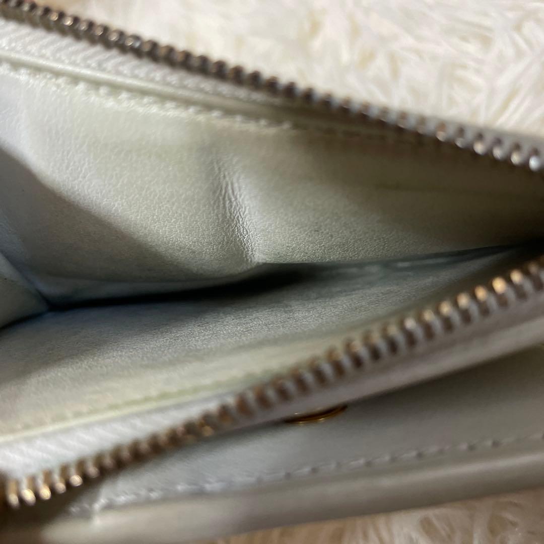 ボッテガヴェネタ　パデッドジップウォレット　二つ折り財布　白　レディース